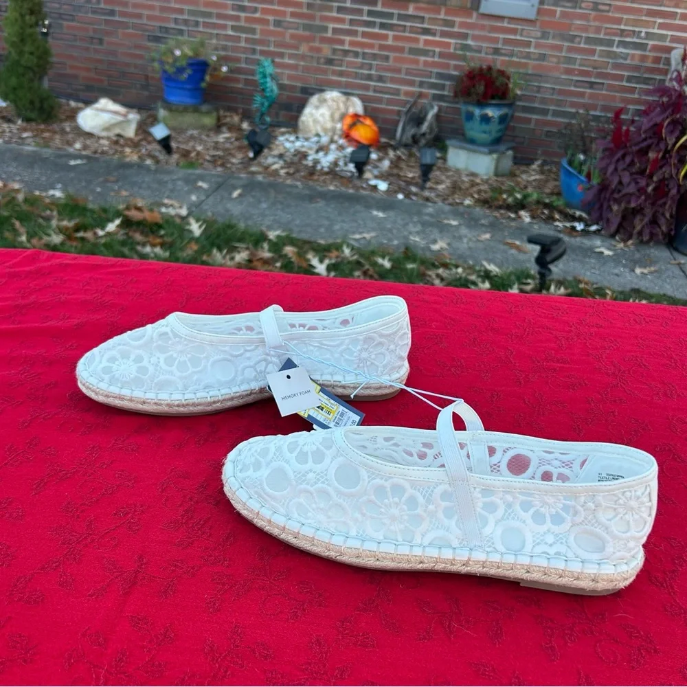 Women's‎ Celia Floral Lace Mary Jane Espadrille Flat by universal thread size 11